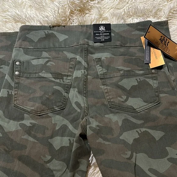 Rock and Republic Denim Leggings - Picture 6 of 9